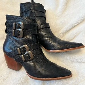 Matisse ankle zip boots size 9